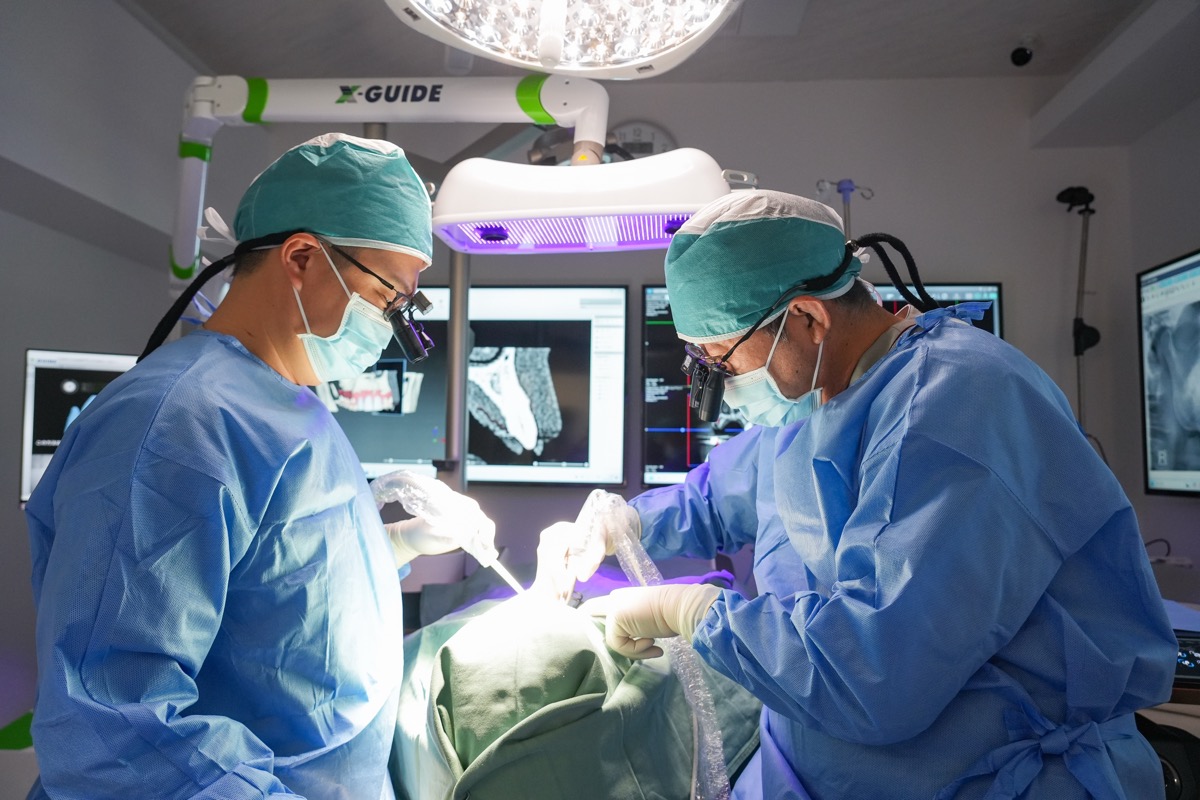 インプラントオペ